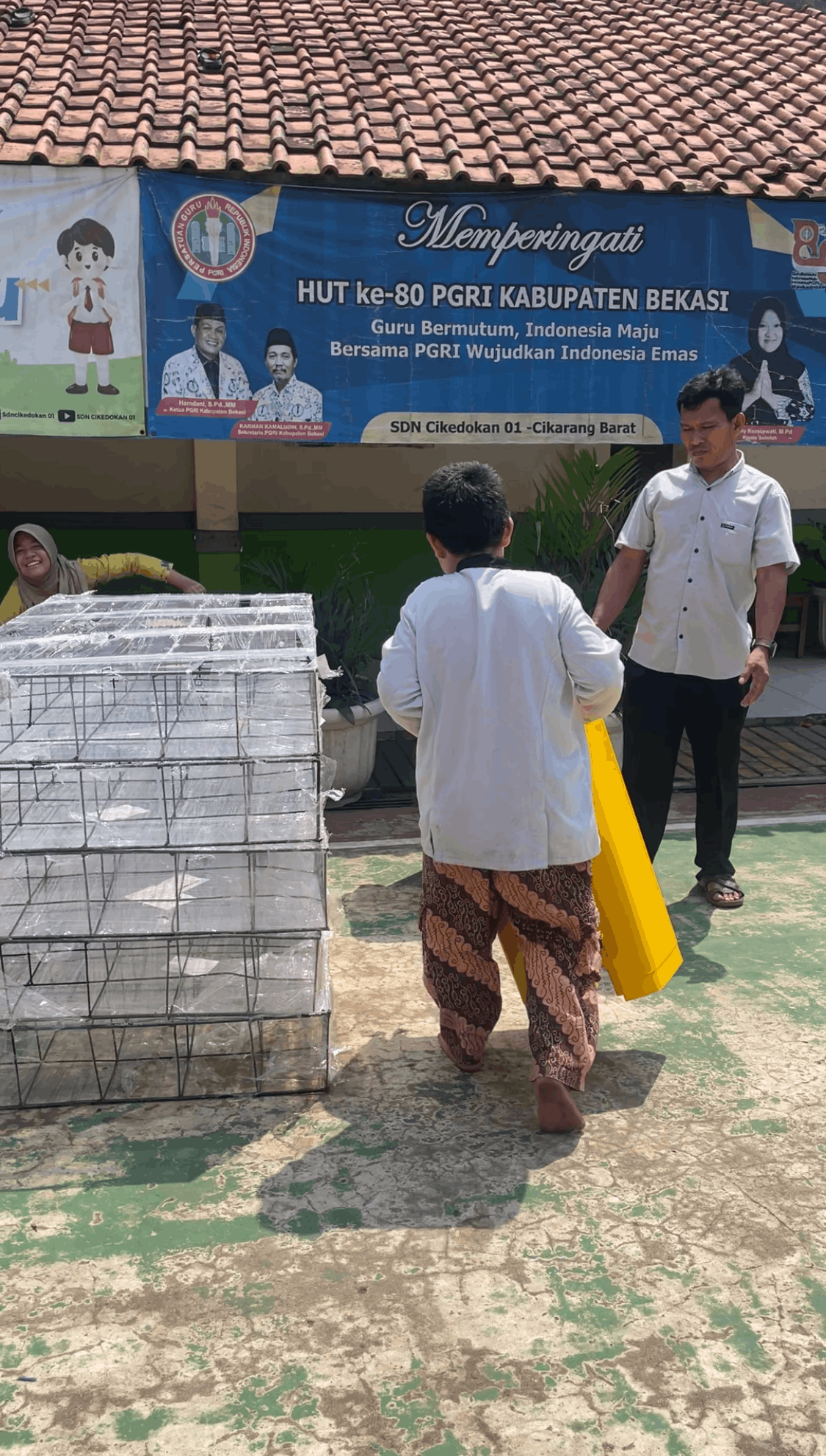 Bantuan Sekolah Adiwiyata SD Cikedokan 01